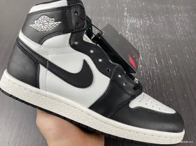 One Kick (2023) High White Retro Black Jordan 85 1 BQ4422-001 0520